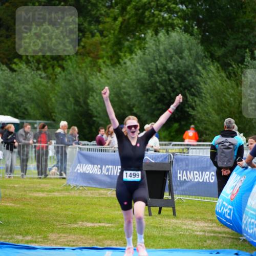 30.08.2026 - Elbe Triathlon Hamburg LAZAROV Photography http://msf.ph/oto/10066189 30.08.2026 12:17:38 Ziel 1499 meine-sportfotos.de