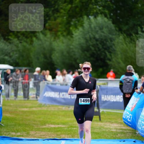 30.08.2026 - Elbe Triathlon Hamburg LAZAROV Photography http://msf.ph/oto/10066196 30.08.2026 12:17:39 Ziel 1499 meine-sportfotos.de