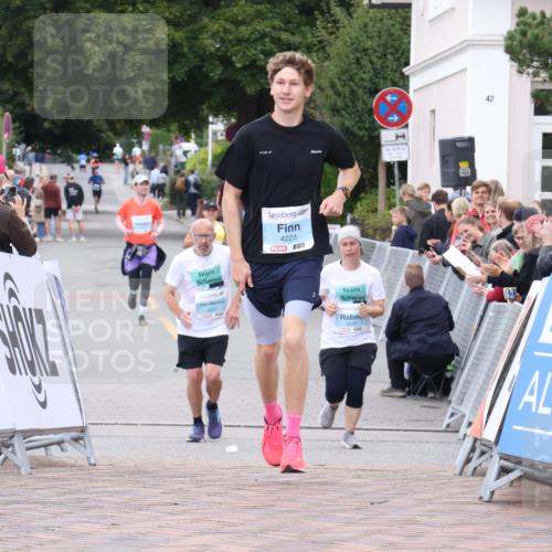 30.08.2026 - Blankeneser Heldenlauf Lena Gebhardt http://msf.ph/oto/10066199 30.08.2026 12:55:49 Ziel 4047, 4223, 4233, 4481 meine-sportfotos.de