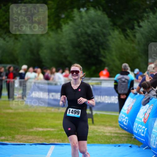 30.08.2026 - Elbe Triathlon Hamburg LAZAROV Photography http://msf.ph/oto/10066200 30.08.2026 12:17:40 Ziel 1499 meine-sportfotos.de