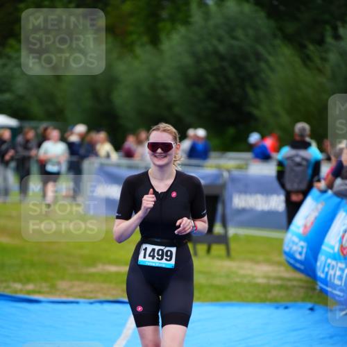 30.08.2026 - Elbe Triathlon Hamburg LAZAROV Photography http://msf.ph/oto/10066209 30.08.2026 12:17:40 Ziel 1499 meine-sportfotos.de