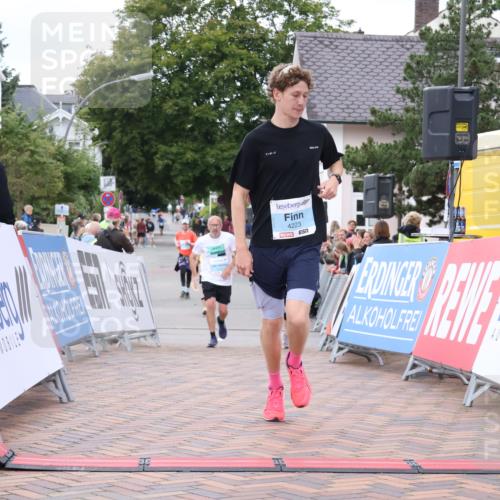 30.08.2026 - Blankeneser Heldenlauf Lena Gebhardt http://msf.ph/oto/10066217 30.08.2026 12:55:52 Ziel 4047, 4223, 4233 meine-sportfotos.de