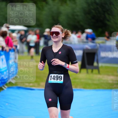 30.08.2026 - Elbe Triathlon Hamburg LAZAROV Photography http://msf.ph/oto/10066219 30.08.2026 12:17:41 Ziel 1499 meine-sportfotos.de