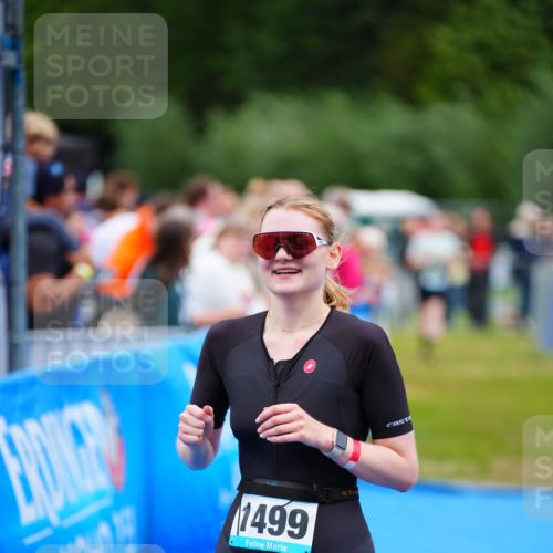 30.08.2026 - Elbe Triathlon Hamburg LAZAROV Photography http://msf.ph/oto/10066233 30.08.2026 12:17:42 Ziel 1499 meine-sportfotos.de