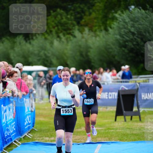 30.08.2026 - Elbe Triathlon Hamburg LAZAROV Photography http://msf.ph/oto/10066261 30.08.2026 12:17:50 Ziel 1351, 1553, 1607 meine-sportfotos.de