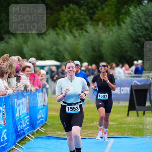 30.08.2026 - Elbe Triathlon Hamburg LAZAROV Photography http://msf.ph/oto/10066268 30.08.2026 12:17:51 Ziel 1351, 1553, 1607 meine-sportfotos.de