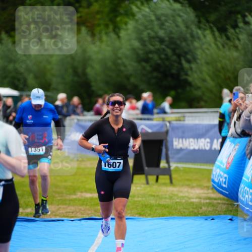 30.08.2026 - Elbe Triathlon Hamburg LAZAROV Photography http://msf.ph/oto/10066279 30.08.2026 12:17:52 Ziel 1351, 1553, 1607 meine-sportfotos.de