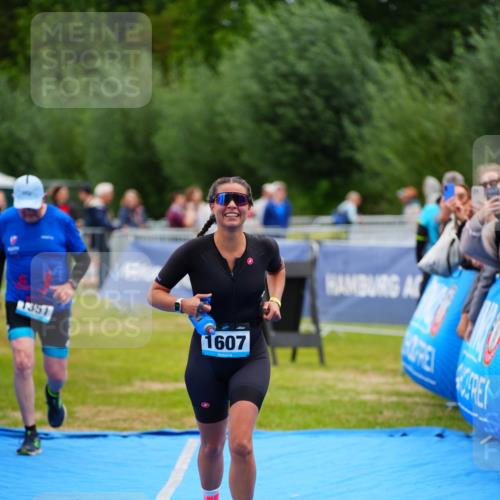 30.08.2026 - Elbe Triathlon Hamburg LAZAROV Photography http://msf.ph/oto/10066288 30.08.2026 12:17:52 Ziel 1351, 1553, 1607 meine-sportfotos.de