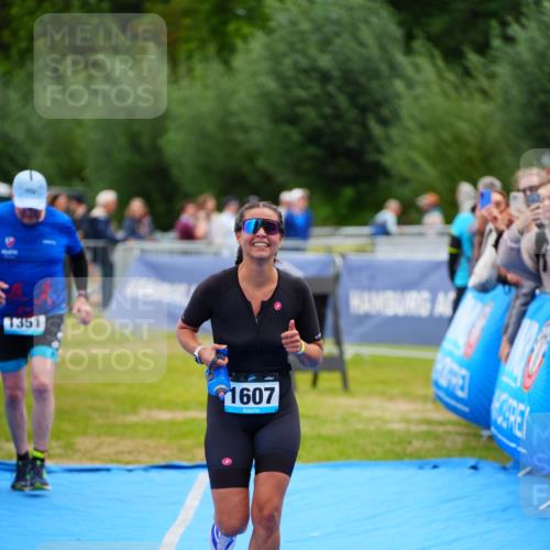 30.08.2026 - Elbe Triathlon Hamburg LAZAROV Photography http://msf.ph/oto/10066291 30.08.2026 12:17:53 Ziel 1351, 1553, 1607 meine-sportfotos.de
