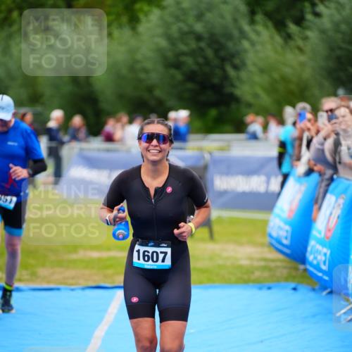 30.08.2026 - Elbe Triathlon Hamburg LAZAROV Photography http://msf.ph/oto/10066299 30.08.2026 12:17:53 Ziel 1351, 1553, 1607 meine-sportfotos.de