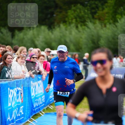 30.08.2026 - Elbe Triathlon Hamburg LAZAROV Photography http://msf.ph/oto/10066317 30.08.2026 12:17:55 Ziel 1351, 1553, 1607 meine-sportfotos.de
