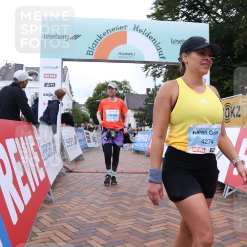 30.08.2026 - Blankeneser Heldenlauf Lena Gebhardt http://msf.ph/oto/10066318 30.08.2026 12:56:02 Ziel 4118, 4274, 4437, 4438 meine-sportfotos.de