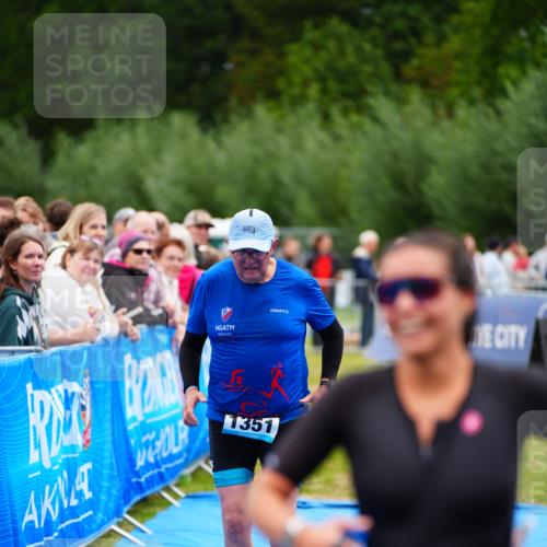 30.08.2026 - Elbe Triathlon Hamburg LAZAROV Photography http://msf.ph/oto/10066321 30.08.2026 12:17:55 Ziel 1351, 1553, 1607 meine-sportfotos.de