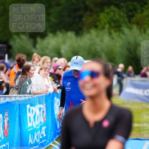 30.08.2026 - Elbe Triathlon Hamburg LAZAROV Photography http://msf.ph/oto/10066329 30.08.2026 12:17:55 Ziel 1351, 1553, 1607 meine-sportfotos.de