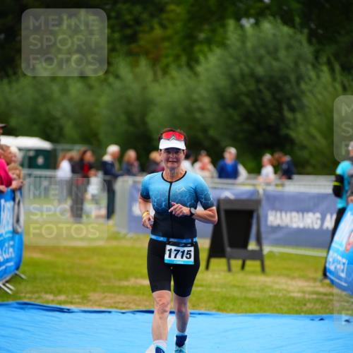 30.08.2026 - Elbe Triathlon Hamburg LAZAROV Photography http://msf.ph/oto/10066353 30.08.2026 12:18:14 Ziel 1715 meine-sportfotos.de