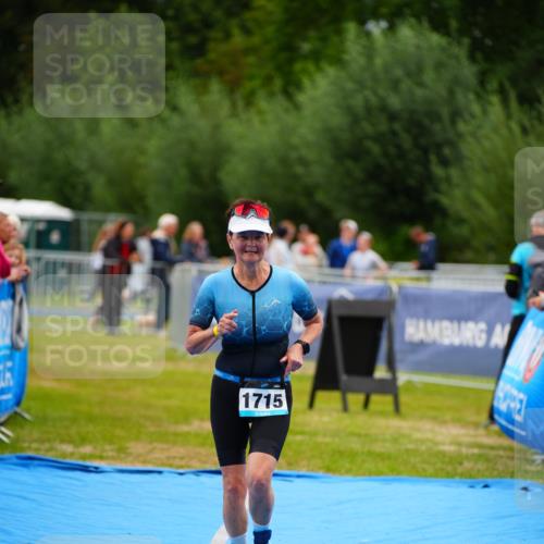 30.08.2026 - Elbe Triathlon Hamburg LAZAROV Photography http://msf.ph/oto/10066356 30.08.2026 12:18:14 Ziel 1715 meine-sportfotos.de