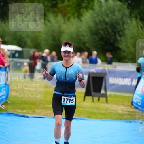 30.08.2026 - Elbe Triathlon Hamburg LAZAROV Photography http://msf.ph/oto/10066364 30.08.2026 12:18:14 Ziel 1715 meine-sportfotos.de