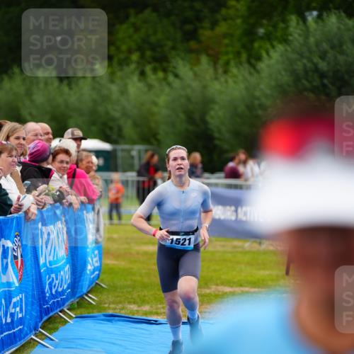 30.08.2026 - Elbe Triathlon Hamburg LAZAROV Photography http://msf.ph/oto/10066392 30.08.2026 12:18:22 Ziel 1521 meine-sportfotos.de