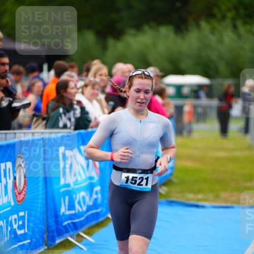 30.08.2026 - Elbe Triathlon Hamburg LAZAROV Photography http://msf.ph/oto/10066402 30.08.2026 12:18:23 Ziel 1521 meine-sportfotos.de