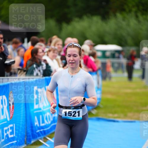 30.08.2026 - Elbe Triathlon Hamburg LAZAROV Photography http://msf.ph/oto/10066403 30.08.2026 12:18:24 Ziel 1521 meine-sportfotos.de