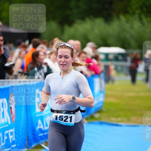 30.08.2026 - Elbe Triathlon Hamburg LAZAROV Photography http://msf.ph/oto/10066406 30.08.2026 12:18:24 Ziel 1521 meine-sportfotos.de