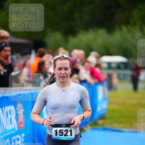 30.08.2026 - Elbe Triathlon Hamburg LAZAROV Photography http://msf.ph/oto/10066410 30.08.2026 12:18:24 Ziel 1521 meine-sportfotos.de