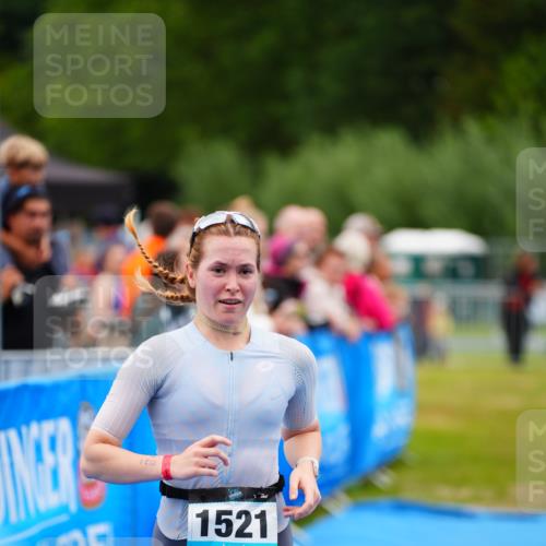 30.08.2026 - Elbe Triathlon Hamburg LAZAROV Photography http://msf.ph/oto/10066413 30.08.2026 12:18:24 Ziel 1521 meine-sportfotos.de