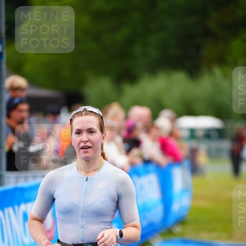 30.08.2026 - Elbe Triathlon Hamburg LAZAROV Photography http://msf.ph/oto/10066417 30.08.2026 12:18:24 Ziel 1521 meine-sportfotos.de