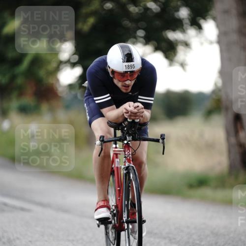 30.08.2026 - Elbe Triathlon Hamburg Michael Burmester http://msf.ph/oto/10066427 30.08.2026 09:10:12 Radfahren 182, 301, 428, 1895 meine-sportfotos.de