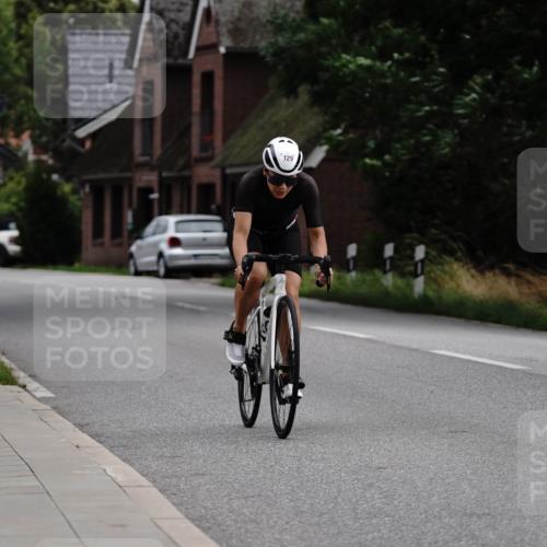 30.08.2026 - Elbe Triathlon Hamburg Michael Burmester http://msf.ph/oto/10066432 30.08.2026 15:19:36 Radfahren  meine-sportfotos.de