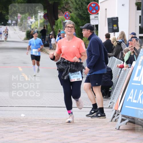 30.08.2026 - Blankeneser Heldenlauf Lena Gebhardt http://msf.ph/oto/10066433 30.08.2026 12:56:51 Ziel 4415 meine-sportfotos.de