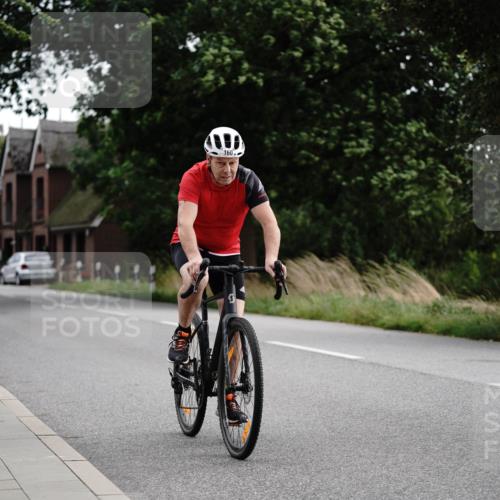 30.08.2026 - Elbe Triathlon Hamburg Michael Burmester http://msf.ph/oto/10066452 30.08.2026 15:20:27 Radfahren  meine-sportfotos.de