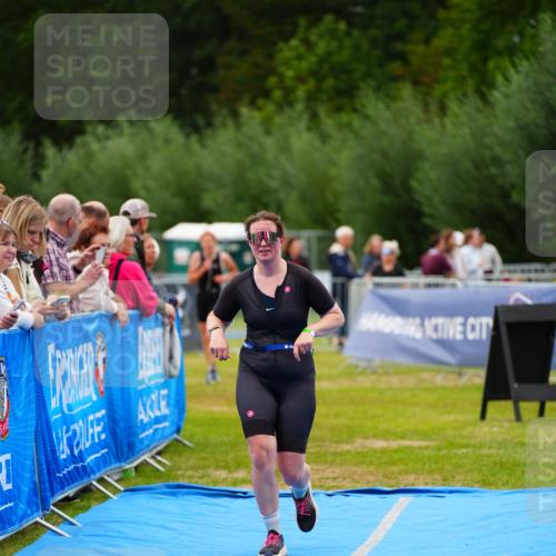 30.08.2026 - Elbe Triathlon Hamburg LAZAROV Photography http://msf.ph/oto/10066522 30.08.2026 12:19:04 Ziel 945, 1690 meine-sportfotos.de