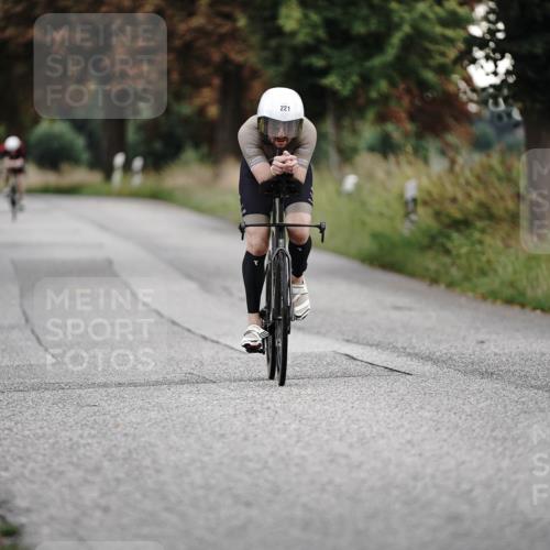 30.08.2026 - Elbe Triathlon Hamburg Michael Burmester http://msf.ph/oto/10066523 30.08.2026 09:10:55 Radfahren 221, 240 meine-sportfotos.de