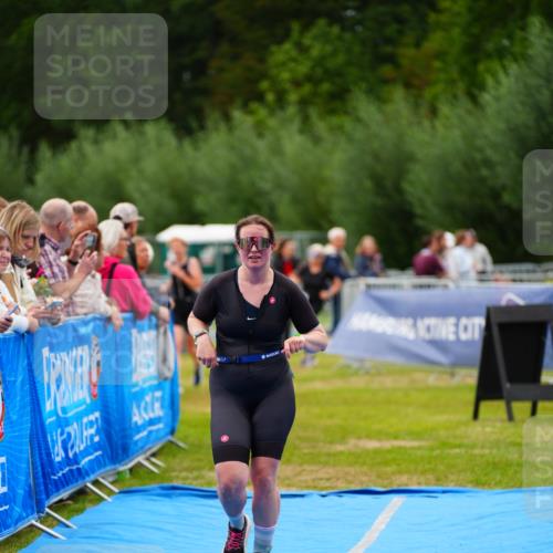 30.08.2026 - Elbe Triathlon Hamburg LAZAROV Photography http://msf.ph/oto/10066525 30.08.2026 12:19:05 Ziel 945, 1690, 1695 meine-sportfotos.de