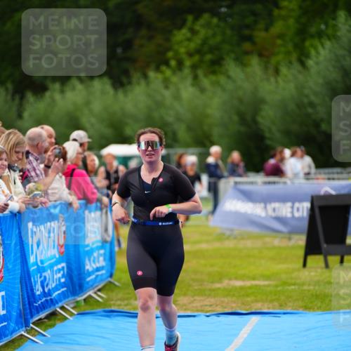 30.08.2026 - Elbe Triathlon Hamburg LAZAROV Photography http://msf.ph/oto/10066528 30.08.2026 12:19:05 Ziel 945, 1690, 1695 meine-sportfotos.de