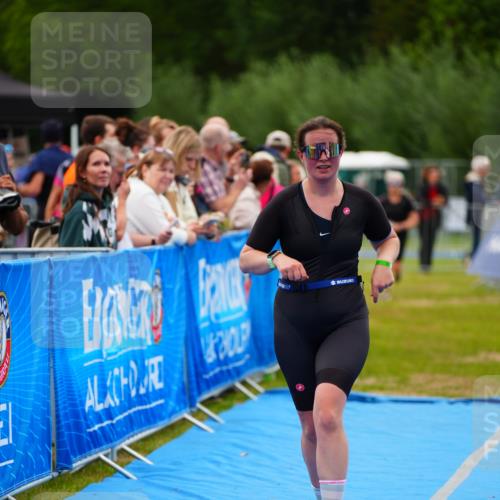 30.08.2026 - Elbe Triathlon Hamburg LAZAROV Photography http://msf.ph/oto/10066534 30.08.2026 12:19:06 Ziel 945, 1690, 1695 meine-sportfotos.de