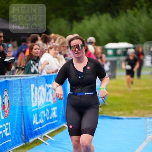 30.08.2026 - Elbe Triathlon Hamburg LAZAROV Photography http://msf.ph/oto/10066537 30.08.2026 12:19:07 Ziel 945, 1690, 1695 meine-sportfotos.de
