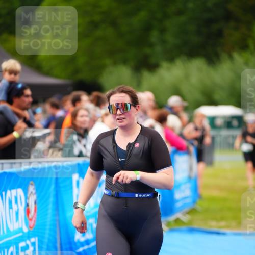 30.08.2026 - Elbe Triathlon Hamburg LAZAROV Photography http://msf.ph/oto/10066543 30.08.2026 12:19:07 Ziel 945, 1690, 1695 meine-sportfotos.de