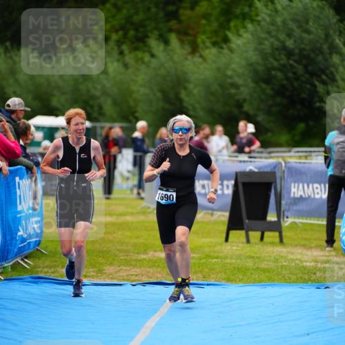 30.08.2026 - Elbe Triathlon Hamburg LAZAROV Photography http://msf.ph/oto/10066554 30.08.2026 12:19:11 Ziel 1690, 1695 meine-sportfotos.de