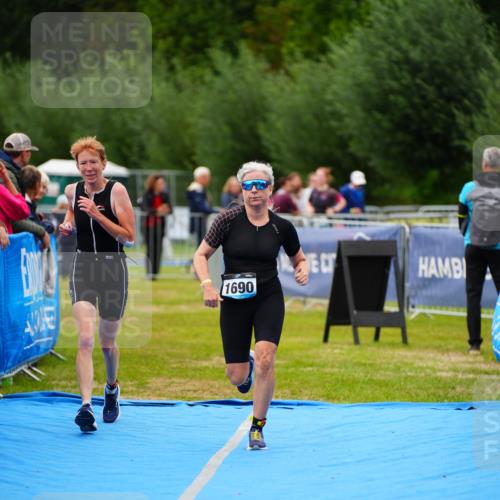 30.08.2026 - Elbe Triathlon Hamburg LAZAROV Photography http://msf.ph/oto/10066555 30.08.2026 12:19:11 Ziel 1690, 1695 meine-sportfotos.de