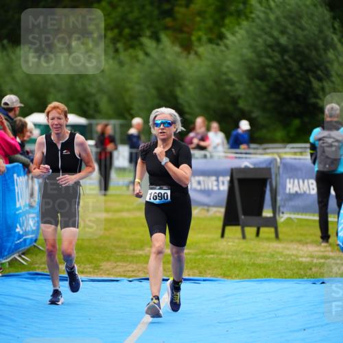 30.08.2026 - Elbe Triathlon Hamburg LAZAROV Photography http://msf.ph/oto/10066557 30.08.2026 12:19:11 Ziel 1690, 1695 meine-sportfotos.de