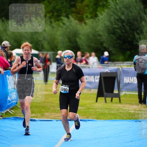 30.08.2026 - Elbe Triathlon Hamburg LAZAROV Photography http://msf.ph/oto/10066558 30.08.2026 12:19:11 Ziel 1690, 1695 meine-sportfotos.de