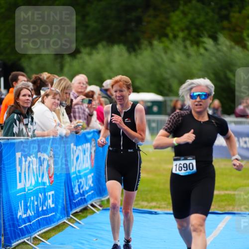 30.08.2026 - Elbe Triathlon Hamburg LAZAROV Photography http://msf.ph/oto/10066562 30.08.2026 12:19:12 Ziel 1690, 1695 meine-sportfotos.de