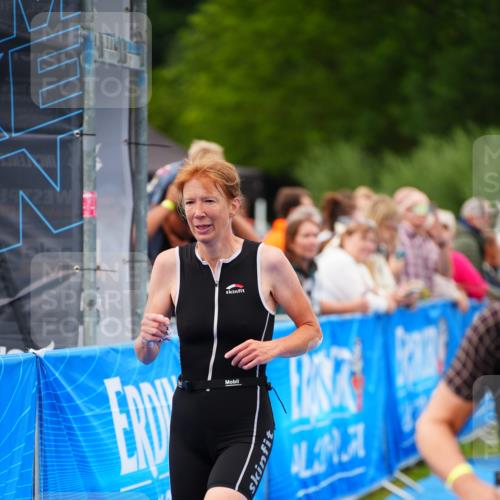 30.08.2026 - Elbe Triathlon Hamburg LAZAROV Photography http://msf.ph/oto/10066569 30.08.2026 12:19:14 Ziel 1537, 1690, 1695 meine-sportfotos.de