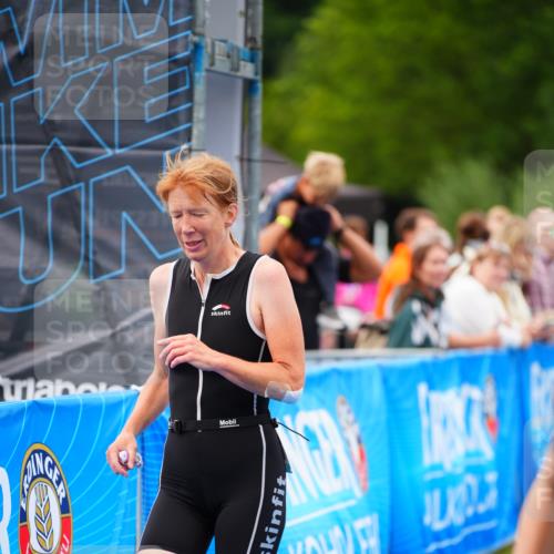 30.08.2026 - Elbe Triathlon Hamburg LAZAROV Photography http://msf.ph/oto/10066574 30.08.2026 12:19:14 Ziel 1537, 1690, 1695 meine-sportfotos.de