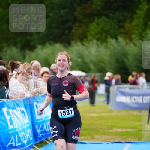 30.08.2026 - Elbe Triathlon Hamburg LAZAROV Photography http://msf.ph/oto/10066587 30.08.2026 12:19:22 Ziel 1537 meine-sportfotos.de