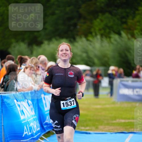 30.08.2026 - Elbe Triathlon Hamburg LAZAROV Photography http://msf.ph/oto/10066589 30.08.2026 12:19:22 Ziel 1537 meine-sportfotos.de