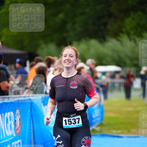 30.08.2026 - Elbe Triathlon Hamburg LAZAROV Photography http://msf.ph/oto/10066597 30.08.2026 12:19:23 Ziel 1537 meine-sportfotos.de