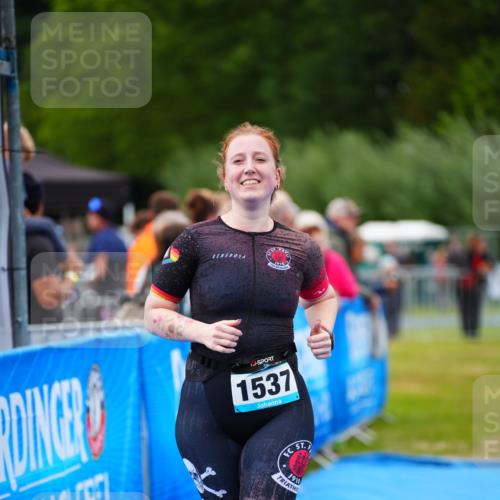 30.08.2026 - Elbe Triathlon Hamburg LAZAROV Photography http://msf.ph/oto/10066600 30.08.2026 12:19:23 Ziel 1537 meine-sportfotos.de